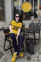 TB8502-Set thể thao, áo thun vàng in số 26+quần dài phối sọc