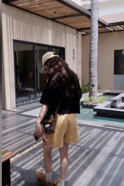 VGU0502-Set áo thun in micky, quần short phối viền ren Vàng
