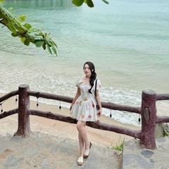 KS0873-Đầm ngắn cổ V nhúng bèo họa tiết hoa