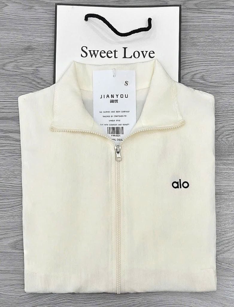 TB8482-Áo khoác gió thêu aloo Kem (lẻ)