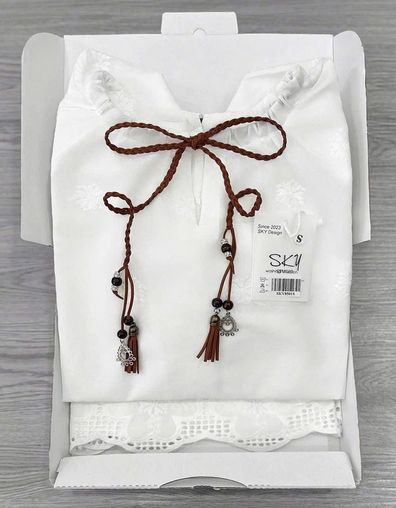 SKY8501-Set thêu CC, áo tay dài +quần short Trắng