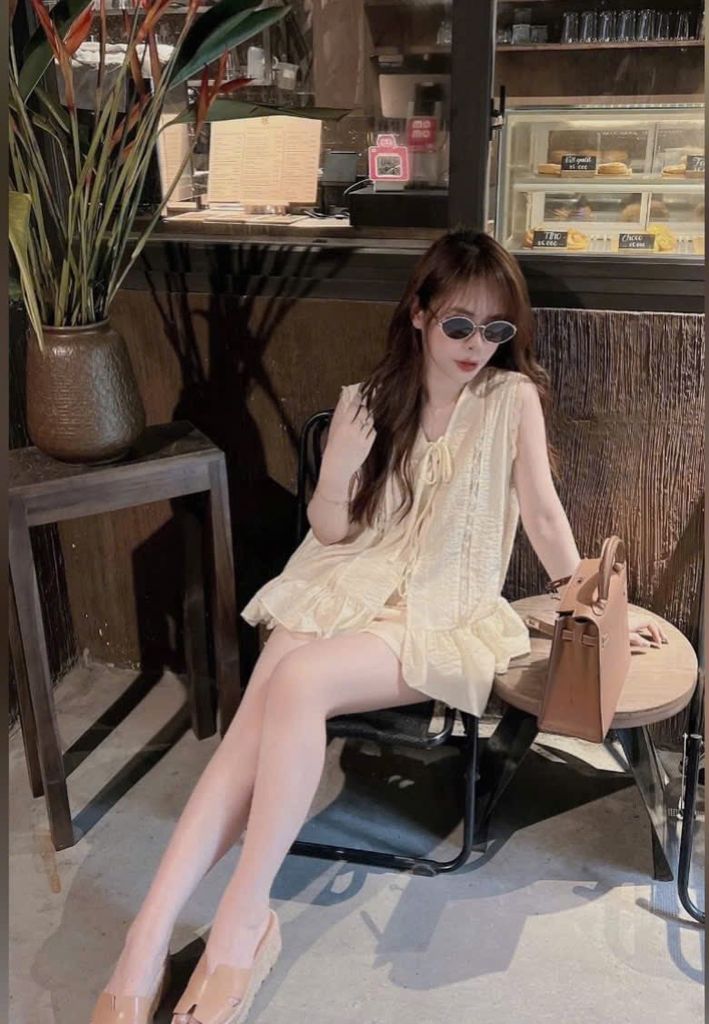 VGU0512-Set áo babydoll phối ren đan dây, quần short Kem