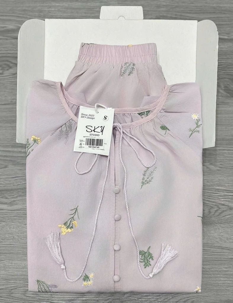 SKY8474-Set thêu hoa, áo tay lỡ nút bọc+quần short Tím