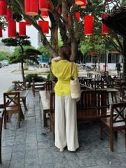 KS0892-Set áo sơ mi vàng cột nơ eo, quần suông Kem