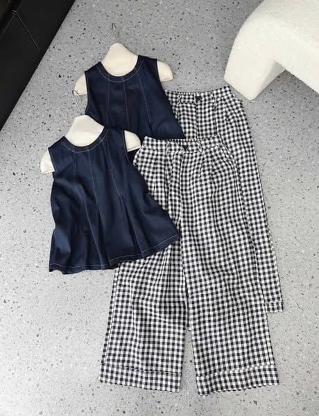TB8452-Set áo sát nách, quần suông caro Đen