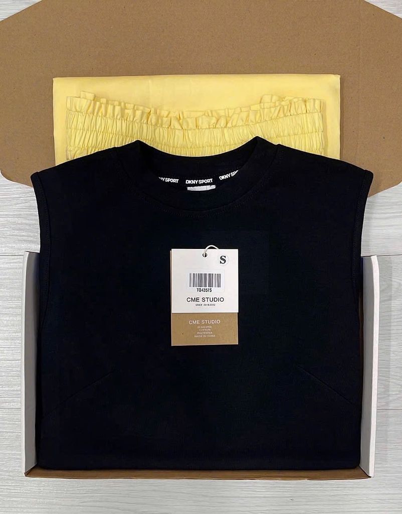 TQ4357 - SET ÁO BODY SÁT NÁCH ĐEN + CHÂN VÁY XÒE VÀNG