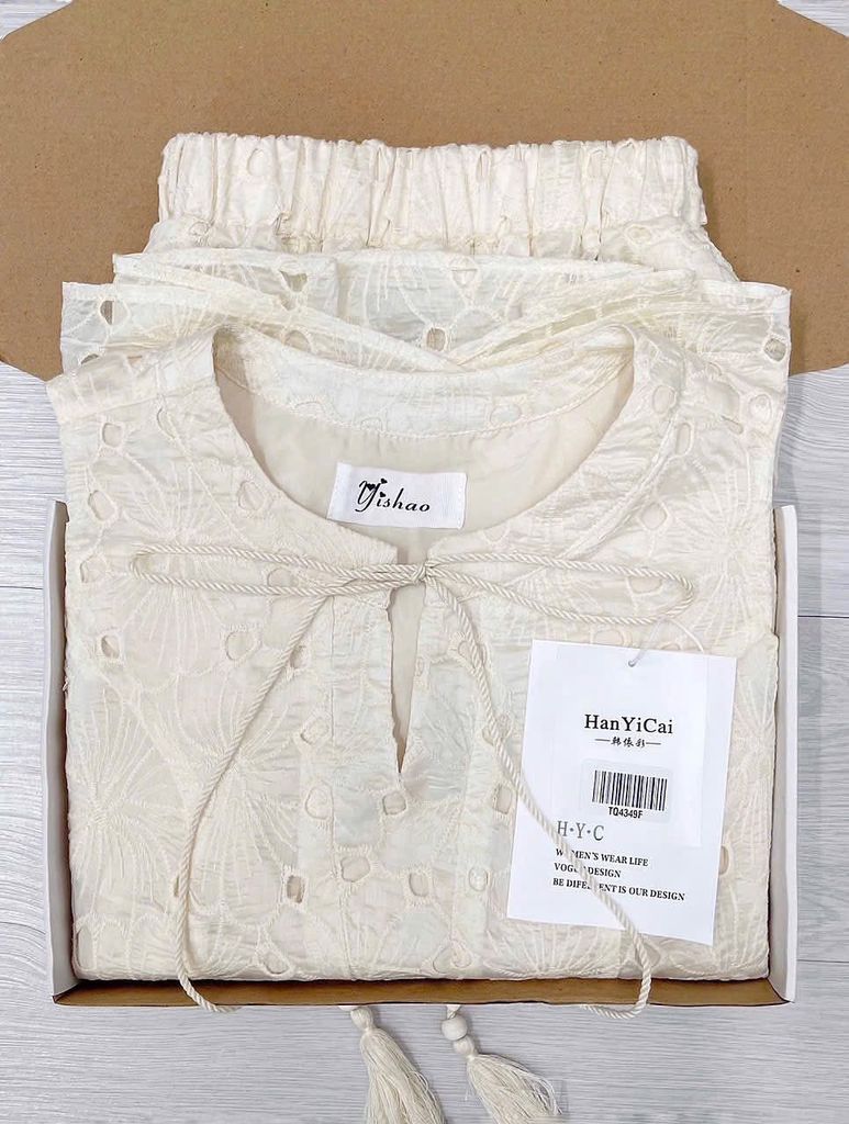 TQ4349-Set tơ tencel thêu, áo sát nách+quần short Kem