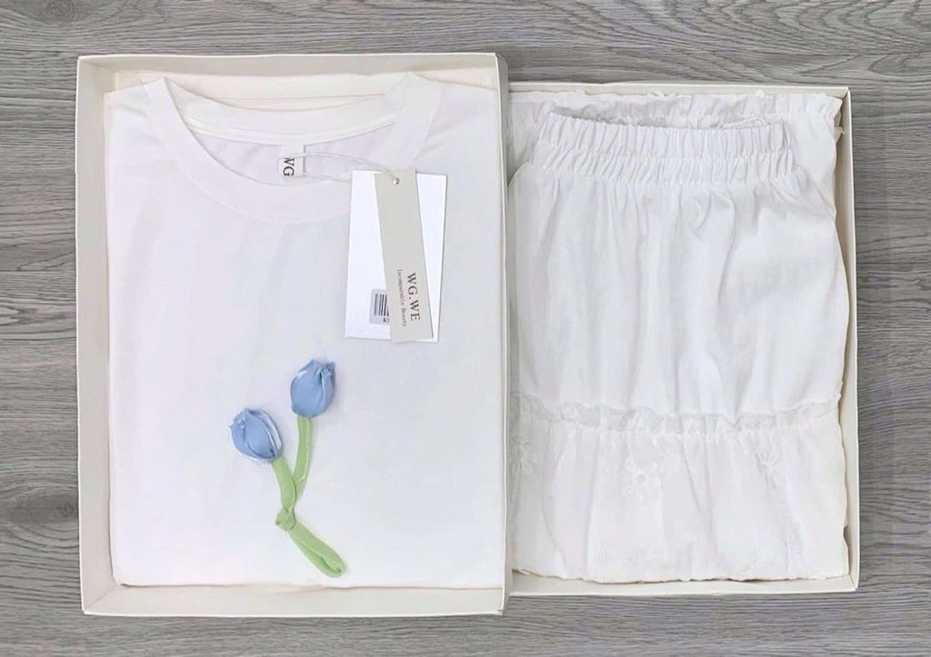KS0911-Set áo thun đính hoa, CV tầng thêu CC Trắng (full trắng)