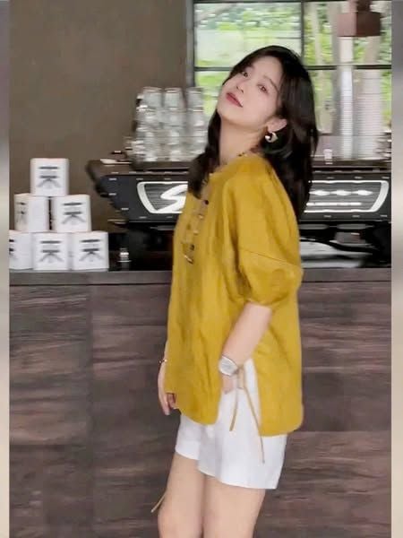 KS0909-Set áo vàng cổ V cột nơ eo, quần short Trắng