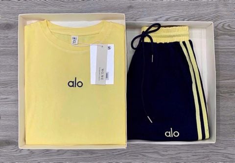 KS0913-Set áo thun body thêu alo Vàng, quần short phối viền sọc Xanh Than