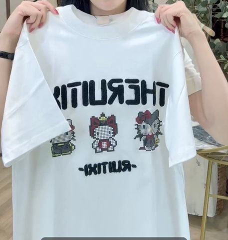 TUN0014 ÁO THUN KITTY CHỮ DẬP NỔI