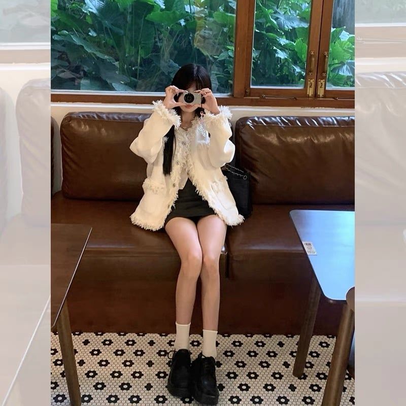 QCC0022-Áo dạ phối túi, viền tua rua Kem