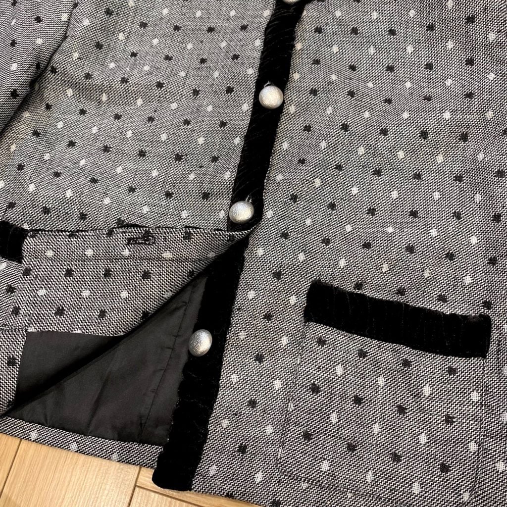 QCC0017- Áo họa tiết phối viền nhung Đen