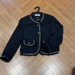 QCC0063 KHOÁC DẠ ĐEN PHỐI VIỀN NÚT HOA