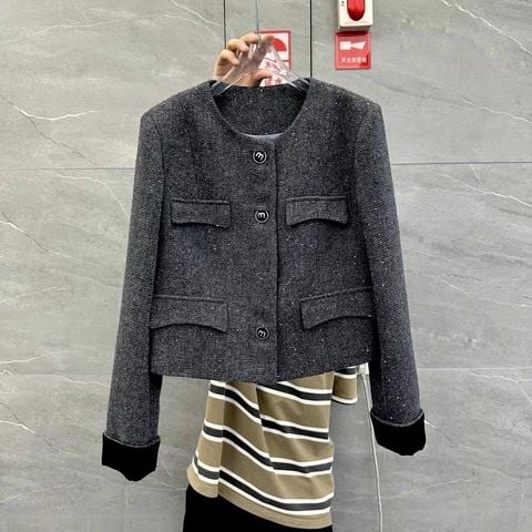 QCC0045  KHOÁC DẠ KIM SA NÚT CHỮ M (XÁM)