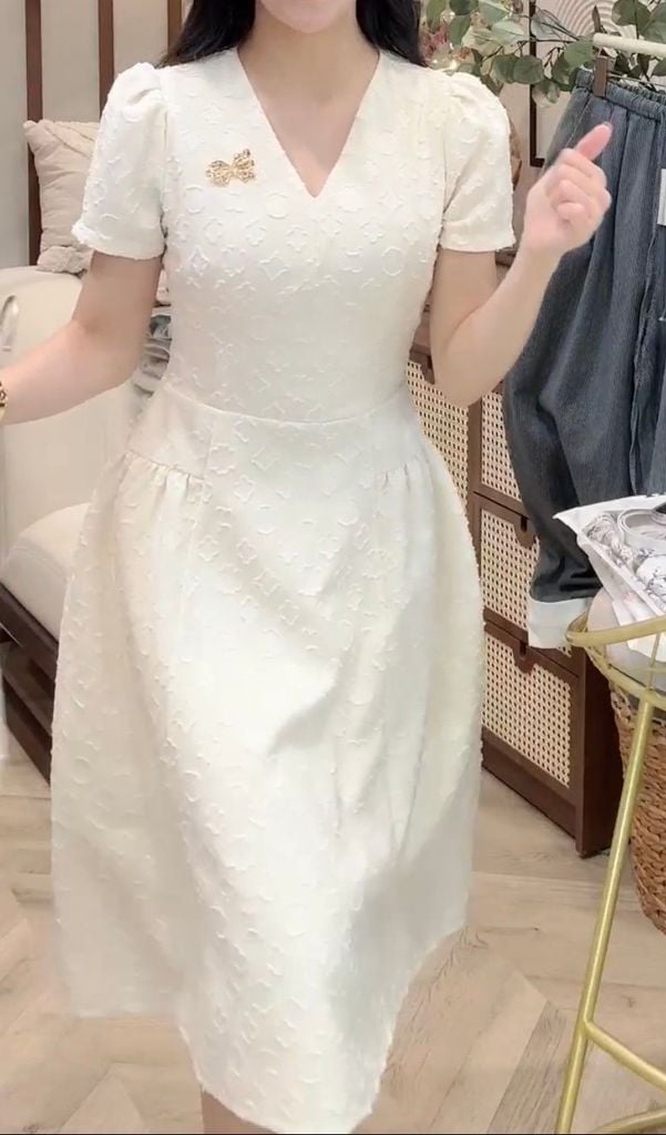 KS0521 ĐẦM HỌA TIẾT NỔI KÈM TAG NƠ ( KEM )