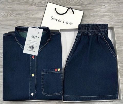 TB8339  SET SƠ MI ĐÍNH NÚT TIM ( XANH ĐẬM )