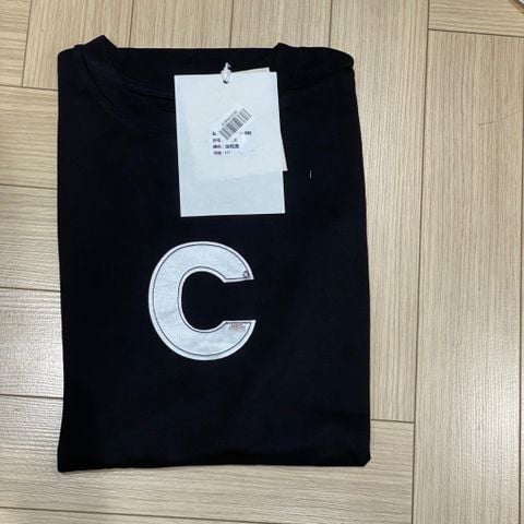 QCC2682-Áo thun chữ C đính charm Đen