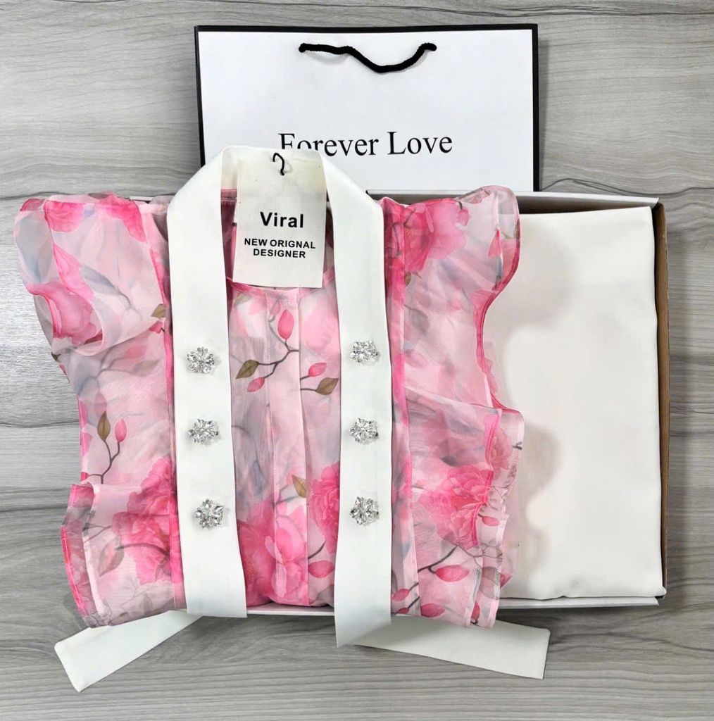 VRA0611 Set sơmi hoa dây cổ phối tag đá, Cv ngắn