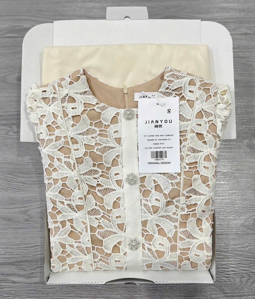 TB8217 - ĐẦM CAO CẤP DÀI PHỐI NÚT