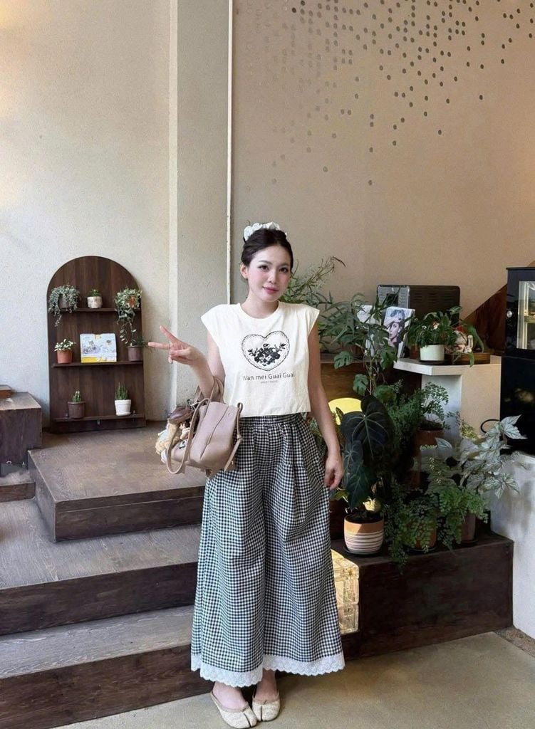 TQ4320 Set áo thun tay hến, Quần caro chân ren