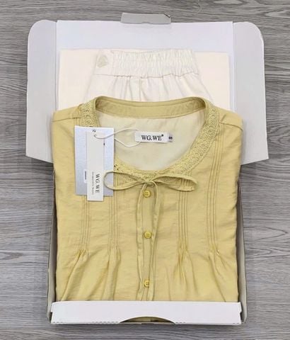 KS0843 Set áo xếp li nơ ngực, Quần dài (áo Vàng - quần Kem)
