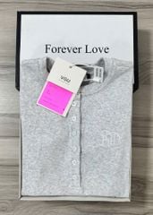 VGU0439 - ÁO THUN THÊU CHỮ PHỐI NÚT XÁM