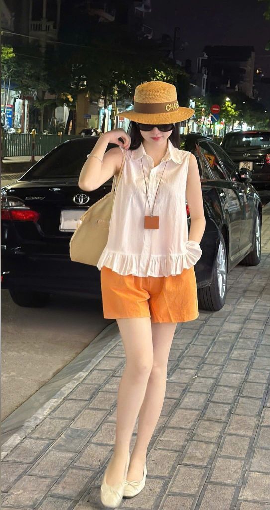 VGU0527 Set sơmi sát nách chân bèo, Quần short Cam