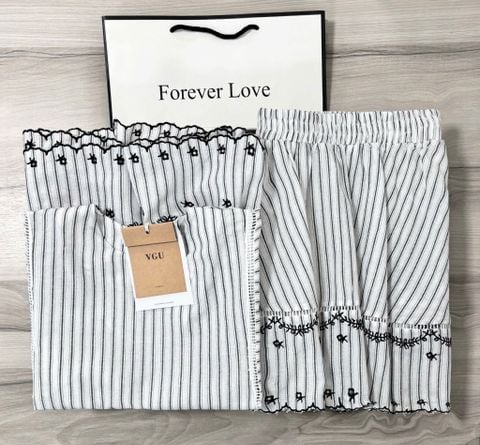 VGU0528 Set sọc thêu hoa viền sóng, CV ngắn
