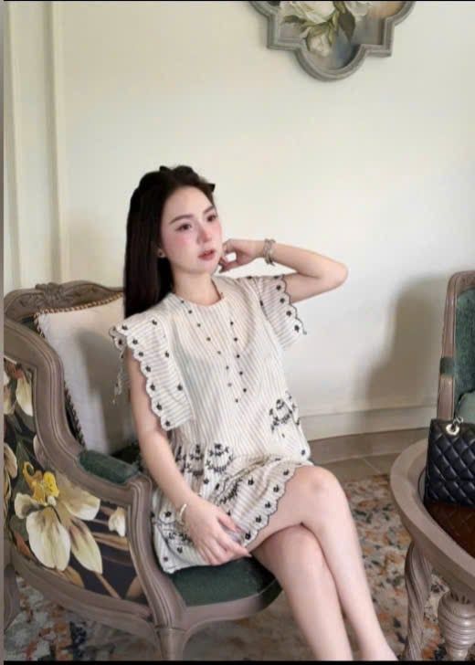 VGU0528 Set sọc thêu hoa viền sóng, CV ngắn