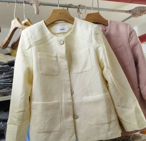 QCC0016- Áo khoác dạ nút khắc hoa phối 4 túi Kem