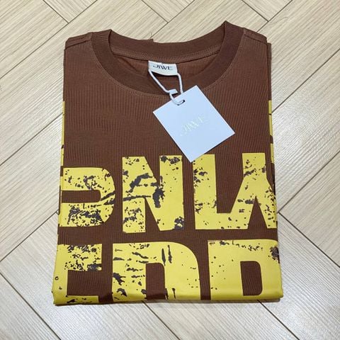 TUN0132 T-SHIRT MIX CHỮ VÀNG (NÂU)