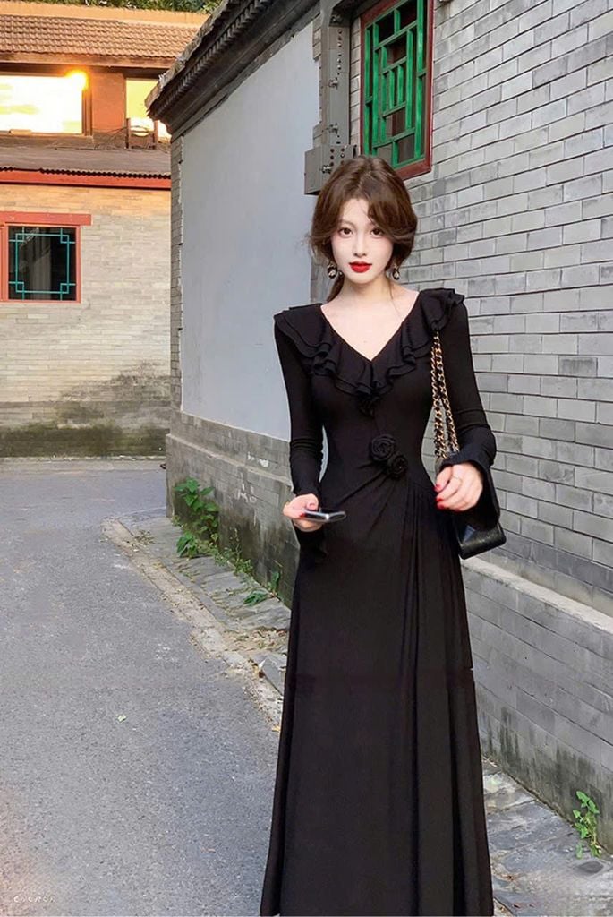 VRA0221 - Đầm body cổ bèo eo đính hoa Đen
