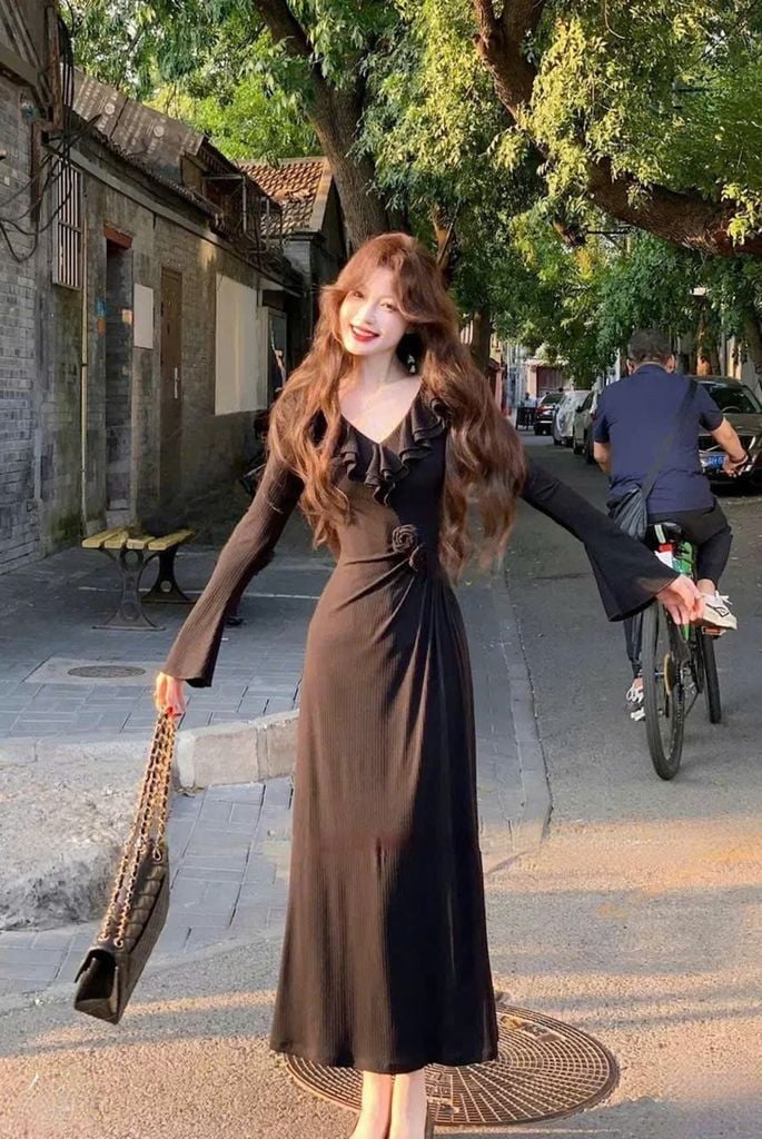VRA0221 - Đầm body cổ bèo eo đính hoa Đen