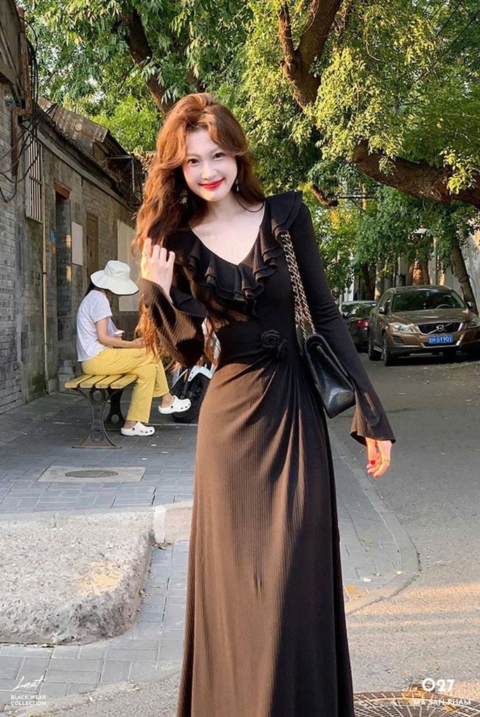 VRA0221 - Đầm body cổ bèo eo đính hoa Đen