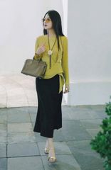 VGU8958 SET ÁO LỤA NHẤN EO, CV ĐUÔI CÁ (VÀNG)