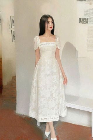 SKY7516 - Đầm ren dài cổ vuông kem