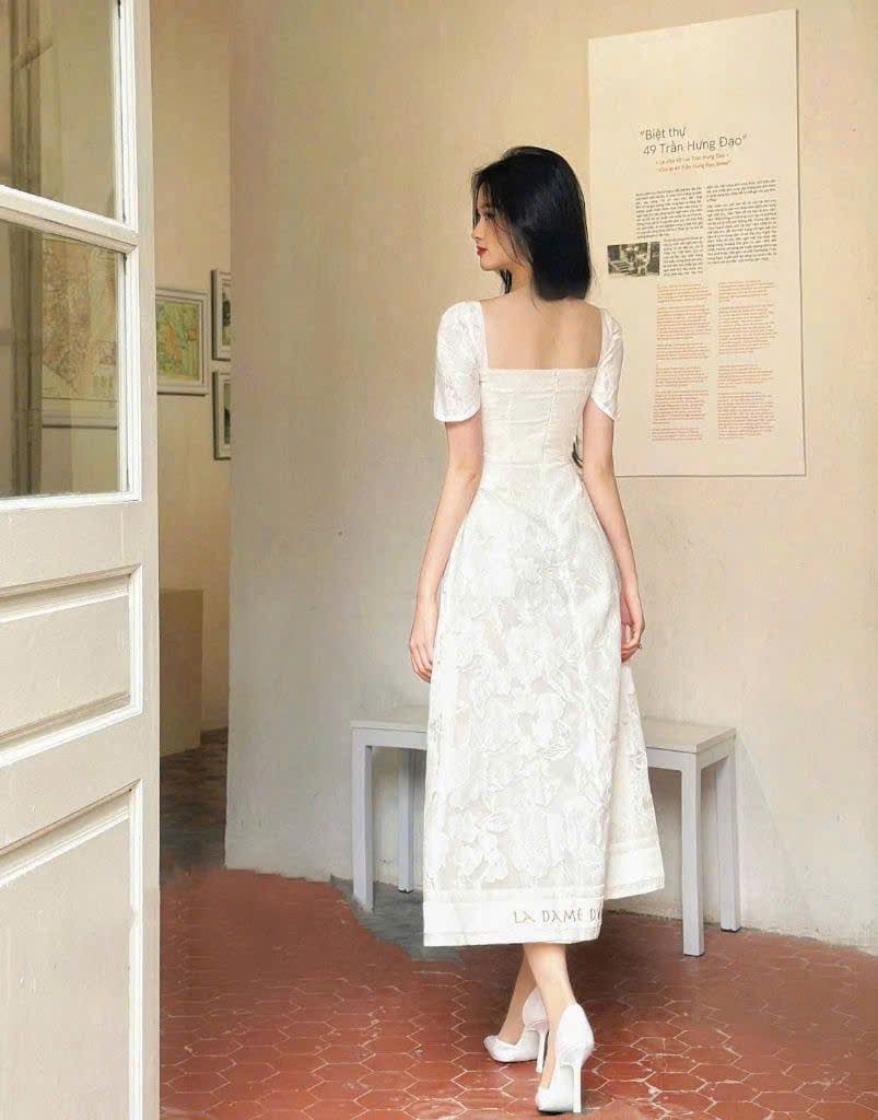 SKY7516 - Đầm ren dài cổ vuông kem