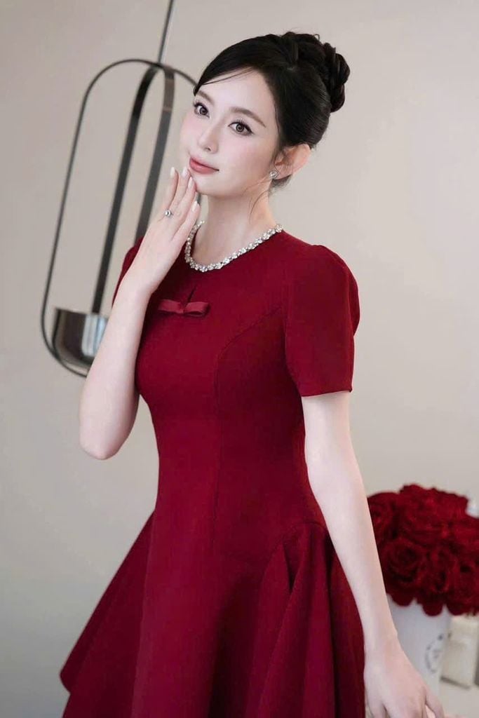 VGU8994-Đầm xòe ngắn viền cổ đính đá Đỏ