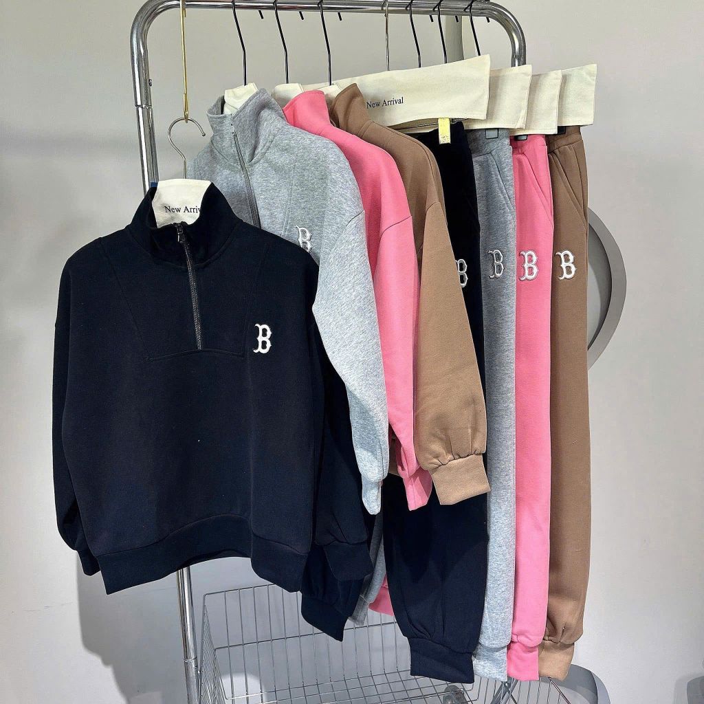 VGU9045-Set thể thao áo tay dài logo thêu, quần jogger Đen