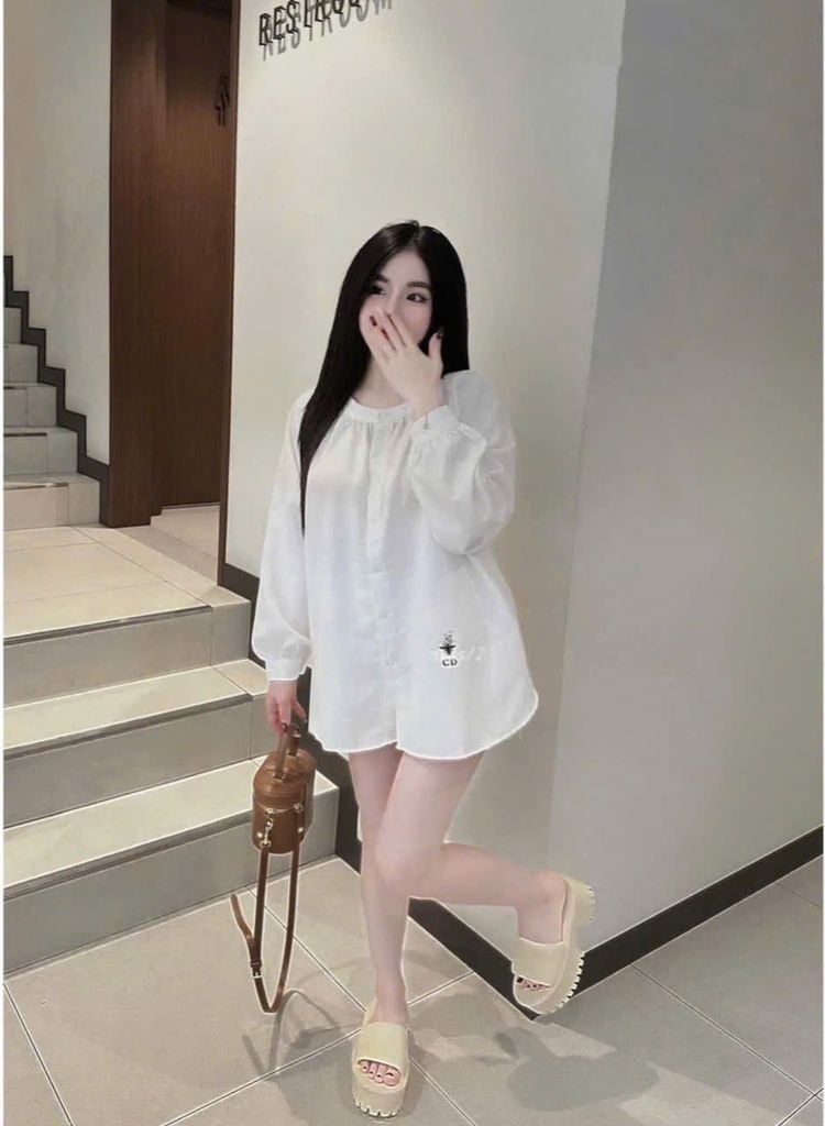 TB7577-Set áo tay dài thêu họa tiết, quần short Trắng