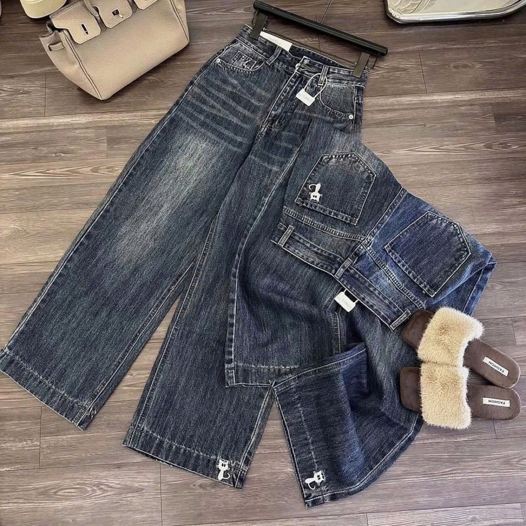 VGU9278-Quần jean túi sau thêu mèo