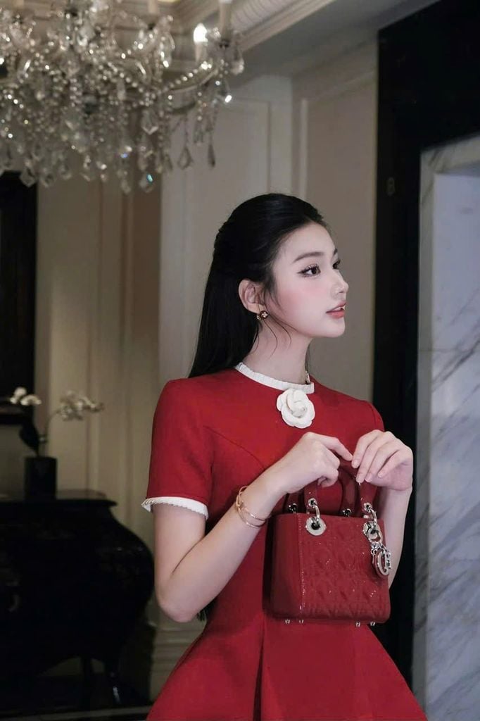 VGU9275 ĐẦM ĐỎ PHỐI VIỀN + TAG HOA
