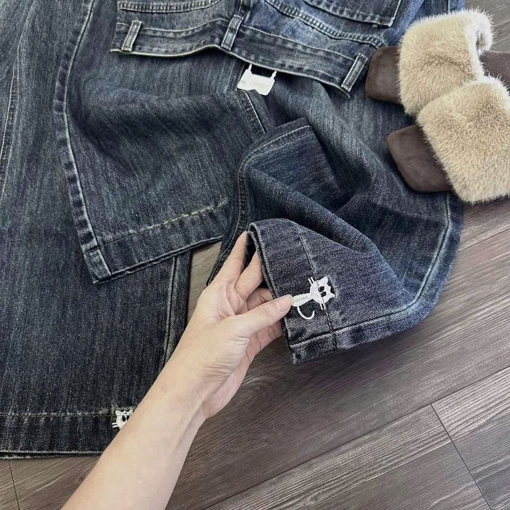 VGU9278-Quần jean túi sau thêu mèo