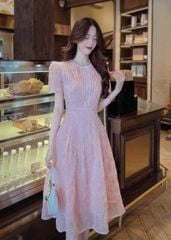 VGU8898 ĐẦM HOA CHỈ NỔI XẾP LI NGỰC (KEM)