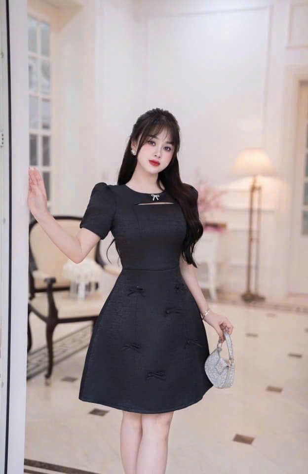 TQ3992-Đầm tay phồng tùng đính nơ Đen