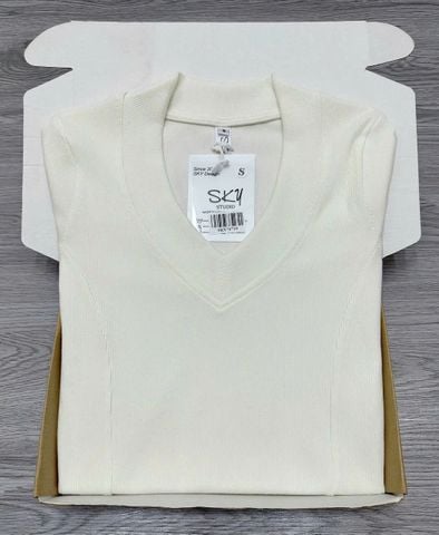 SKY7671-Áo thun cổ tim Kem