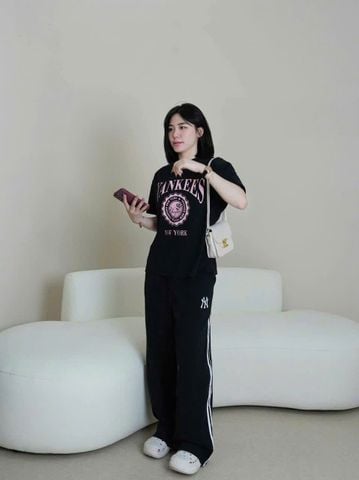 VGU9496-Set áo thun in chữ, quần phối sọc logo thêu Đen