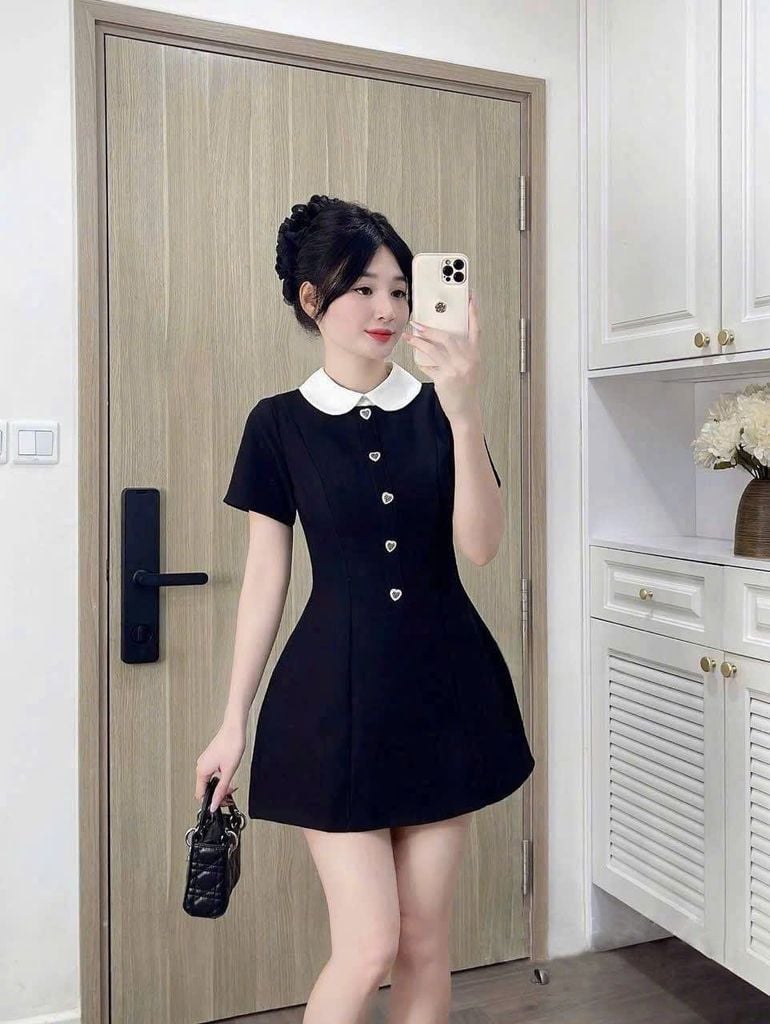 TQ1720-Đầm cổ sen phối nút tim Đen