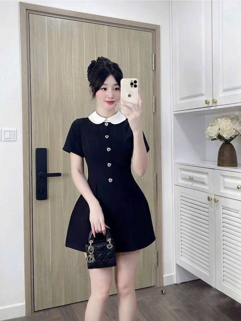 TQ1720-Đầm cổ sen phối nút tim Đen